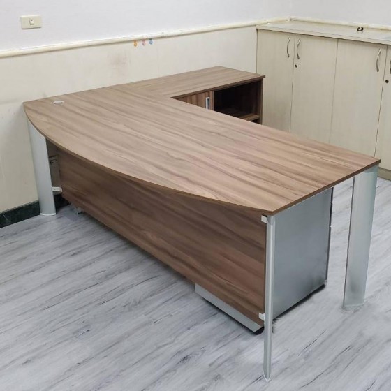 造型主管桌